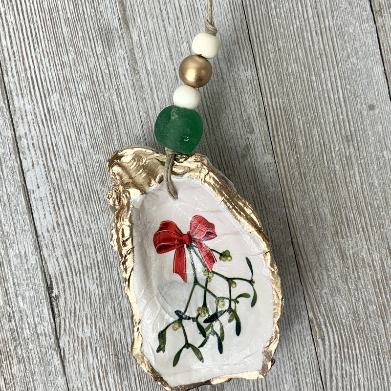 Oyster Ornament - Mistletoe