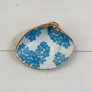 Clam Shell-Blue Floral Heart